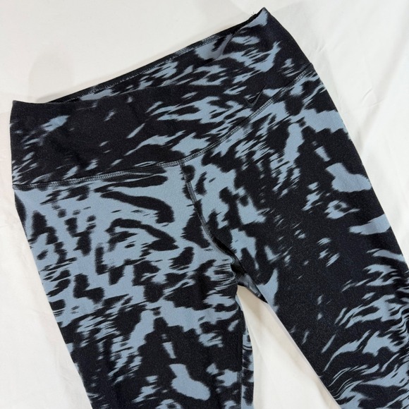 Nike Pants - Nike Dri-FIT Womens Black Blue Abstract Print Crop Leggings 642546-494 Size M